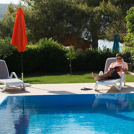 Luxurioeses Haus Direkt Am Strand, Grosse Terrasse, Pool * Sutomiscica