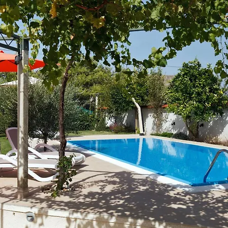 Luxurioeses Haus Direkt Am Strand, Grosse Terrasse, Pool Dom wakacyjny Sutomiscica
